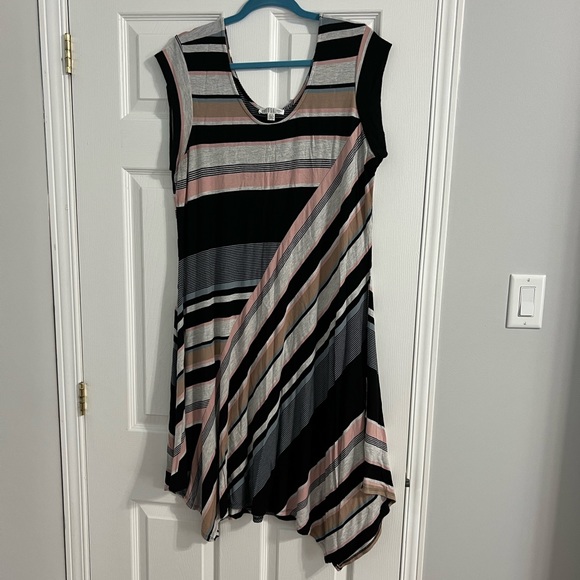 Asymmetrical dress - Picture 1 of 2